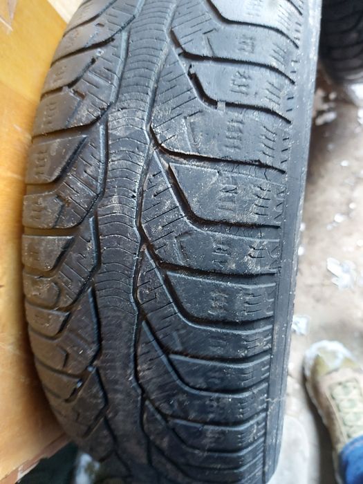 Продам резину зіма 15та