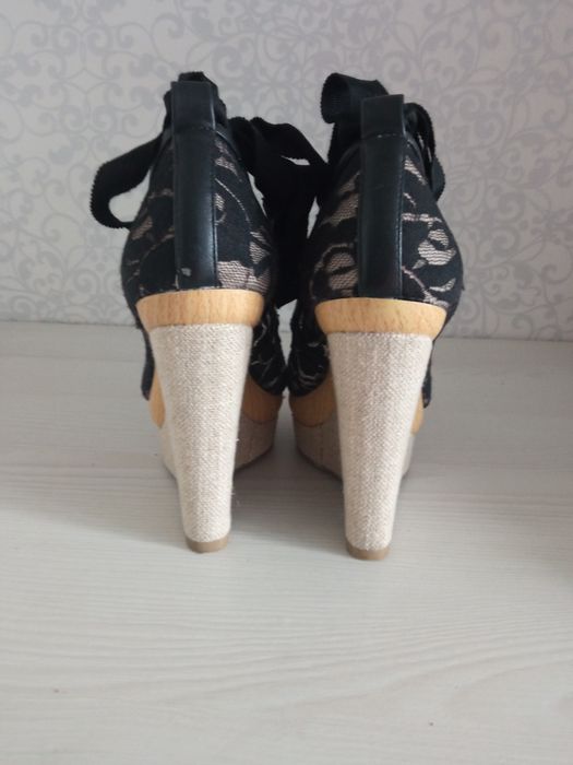 Туфли с открытым носком