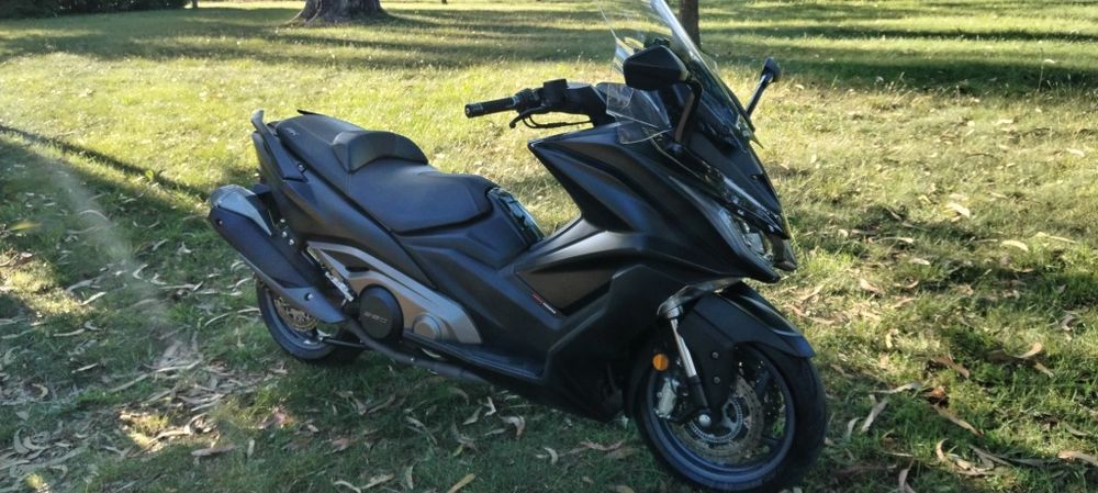 KYMCO Ak 550 como nova
