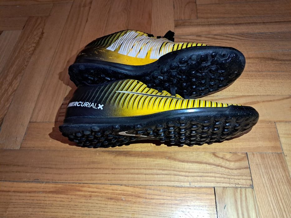 Сороконожки, бутсы, копы, футзалки Nike MercurialX Victory VI TF.