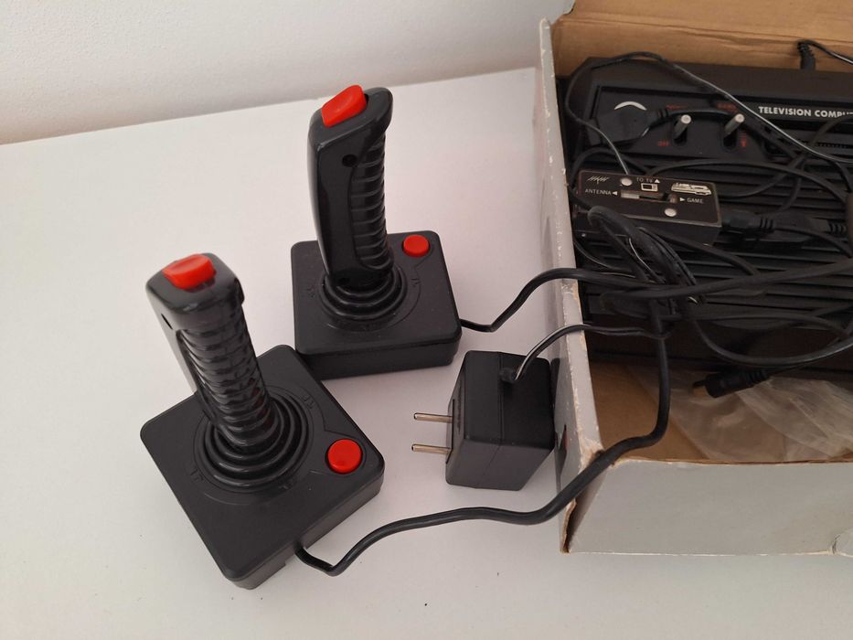 Consola Clone Atari "TV Games / Super Cowboy" (550 Jogos)