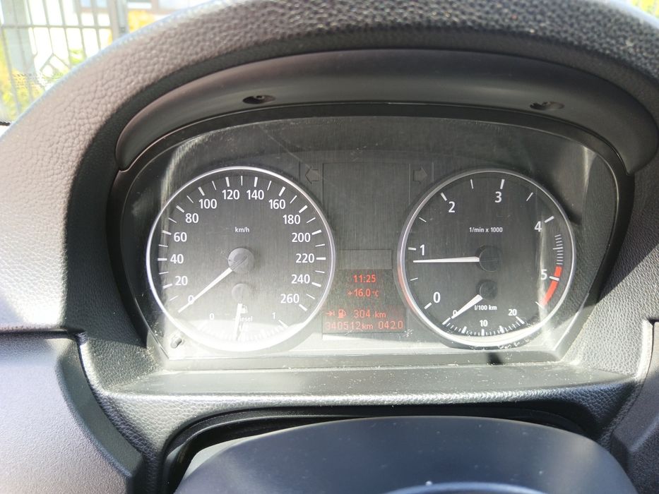 BMW E90 seria 3 318 D po programie 2006 rok