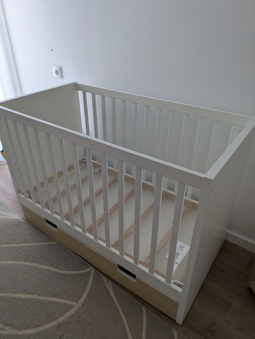Berço IKEA com gavetas