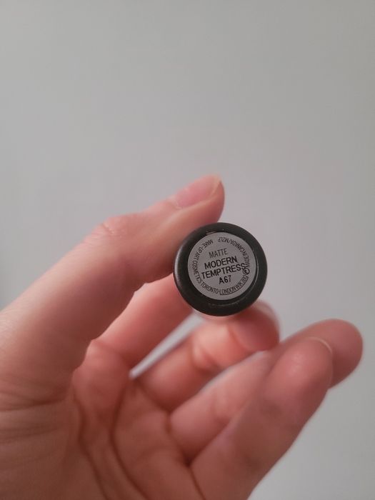 Mac Cosmetics Modern Temptress Powerhouse szminka pomadka goth gothic