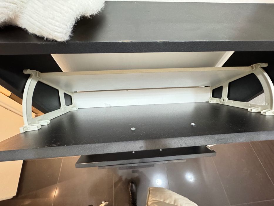 Czarna szafka na buty