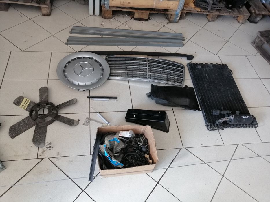 Mercedes r 107 cabrio SL części maska błotnik uszczelki v8