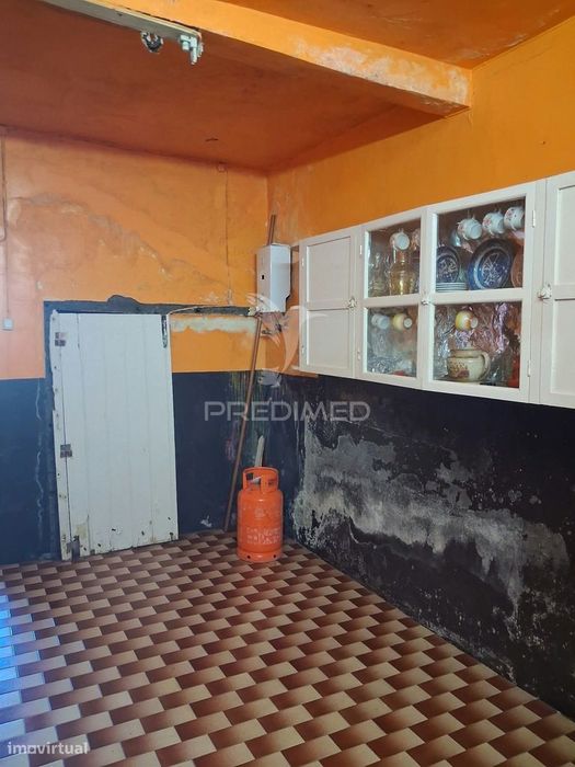 Moradia localizada na freguesia da Ribeirinha