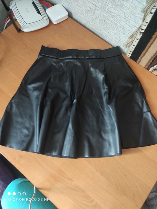 Спідниця / жіночий одяг