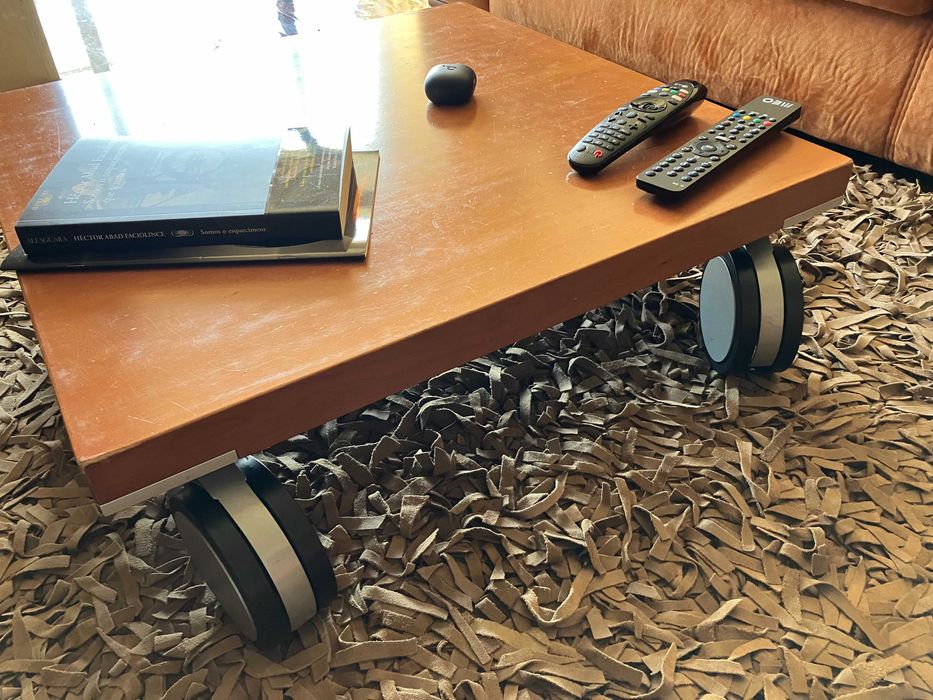 Mesa de centro com rodas