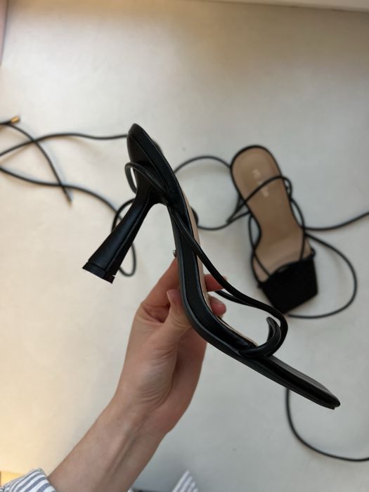 Сандалі на шпильках DeeZee