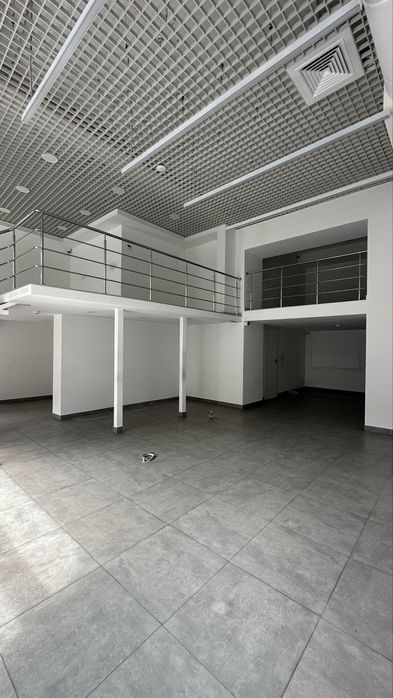 Оренда шикарного фасадного приміщення в самому центрі міста на площі Ангелів