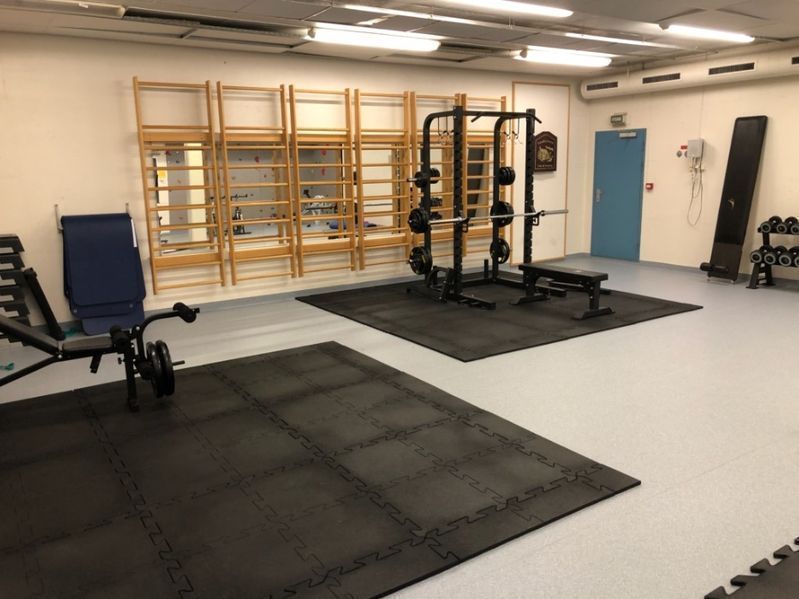 Mata pod sprzęt, podłoga gumowa do ćwiczeń 100x100x1 cm. Fitness