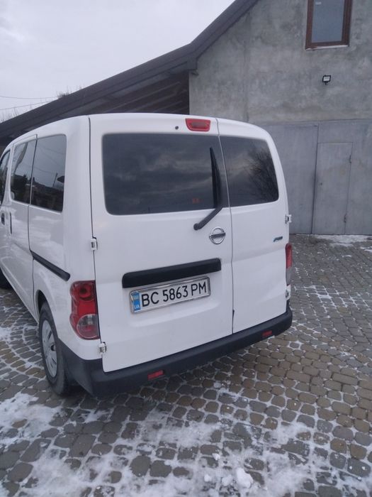 Нісан нв 200 пасажир