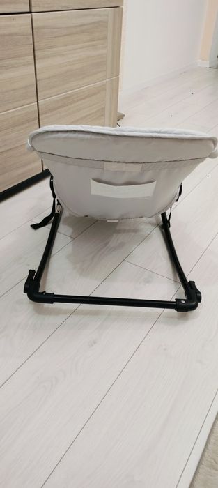 Leżaczek-bujaczek Carena