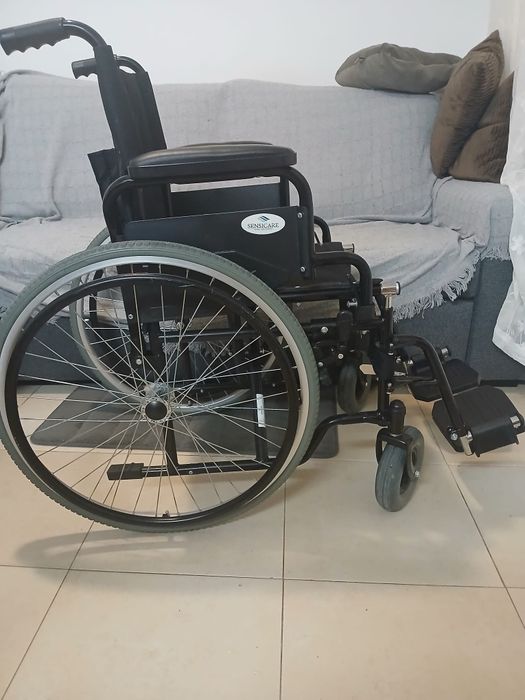 Cadeira de rodas semi-nova