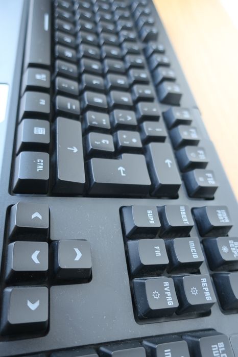 Teclado wireless Krom Kabala com rato e cabos