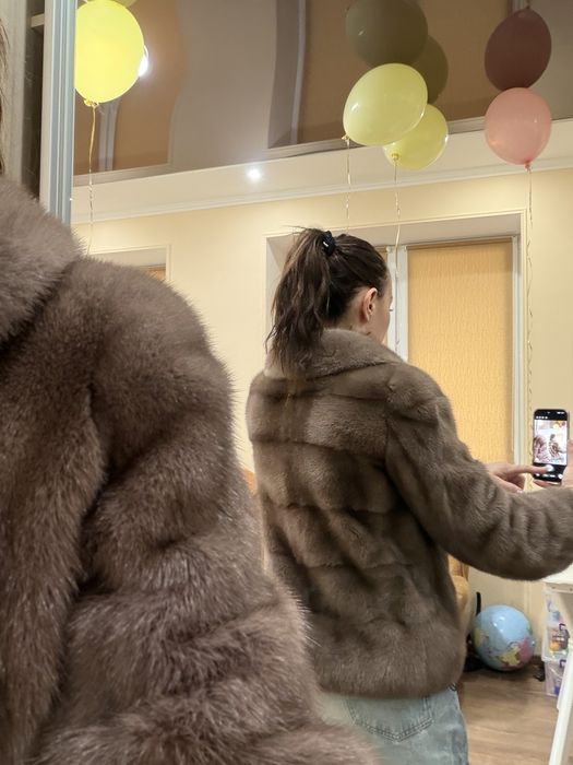 Продам норкову шубу