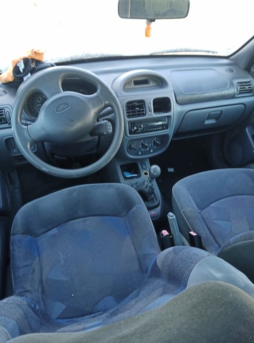 Clio 98, 1.4 (850€ )