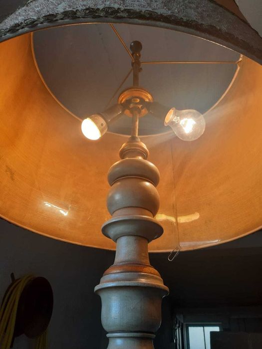 Candeeiro de pé Vintage de madeira maciça torneada anos 50/60