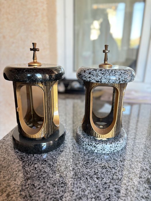 Лампадки і вази різні