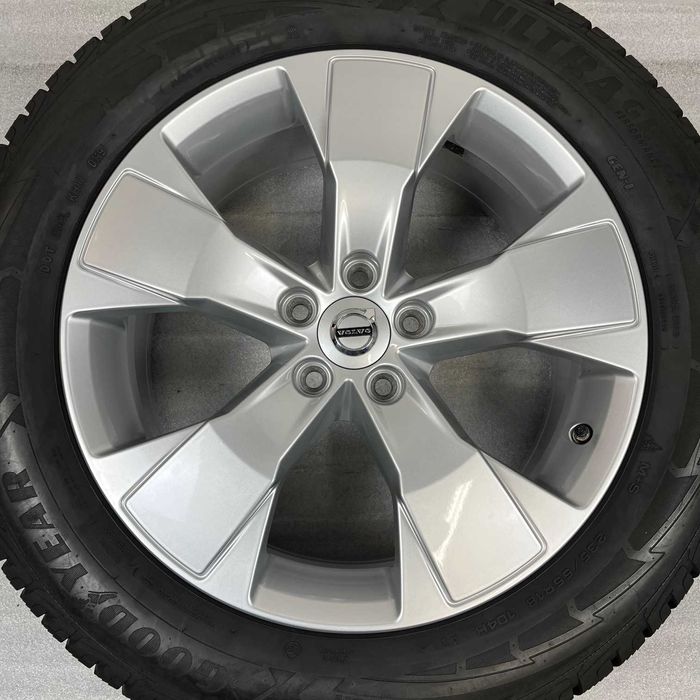 Felgi aluminiowe 18 Volvo Xc40 XC60 5x108 Et 50,5 Oryginalne