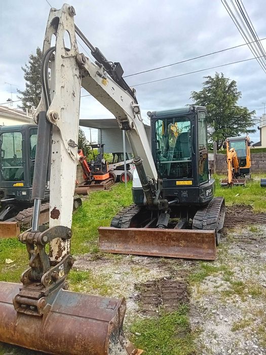 Mini Giratória / Mini Escavadora Bobcat E50
