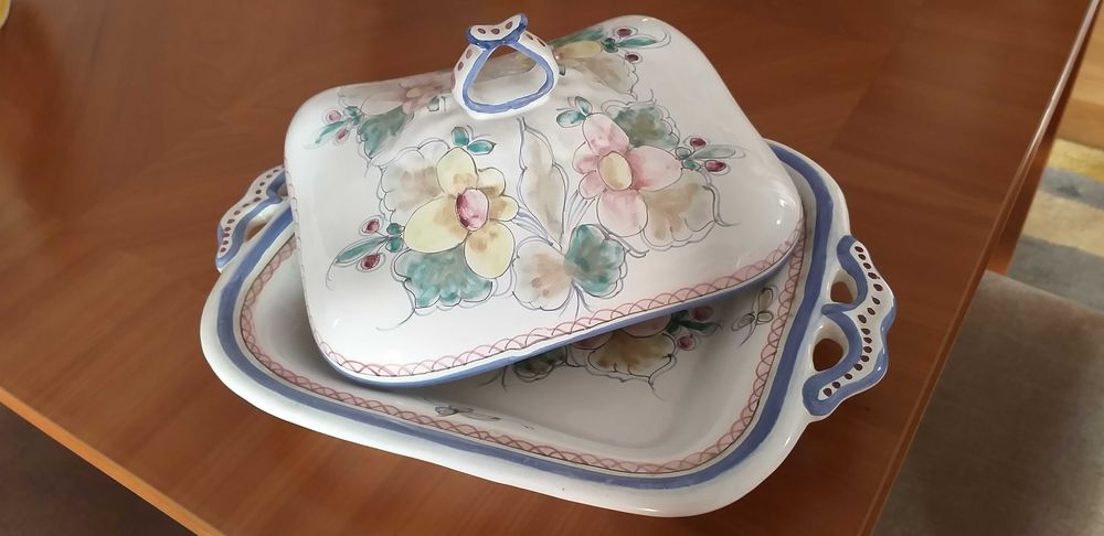 Loiça decorativa . Porcelana Formiga