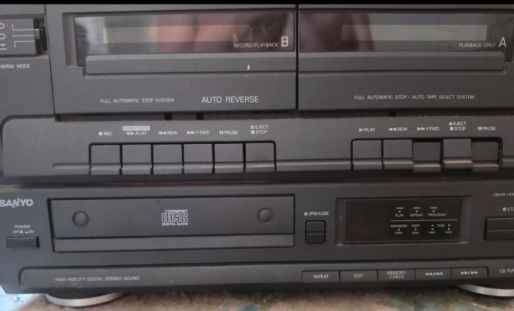 Aparelhagem Hi-Fi Sanyo + 1 coluna