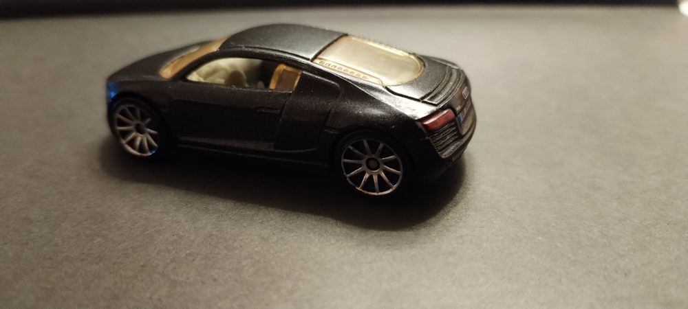 Hot wheels audi R8
