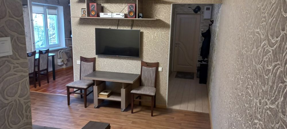 Продам 3-х кімнатну квартиру на Перемоги, 107