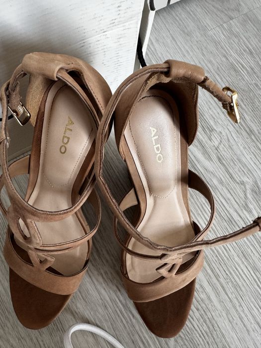 Шкіряні босоніжки на платформі Aldo