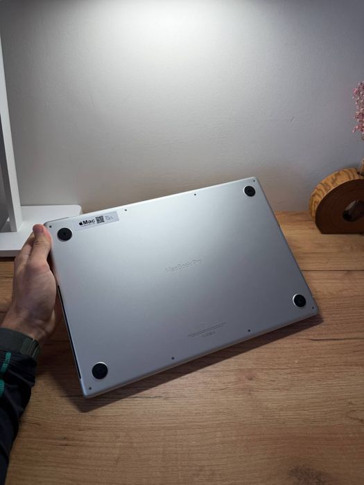 MacBook Pro 16 M1 MAX 64GB RAM 1TB SSD Silver