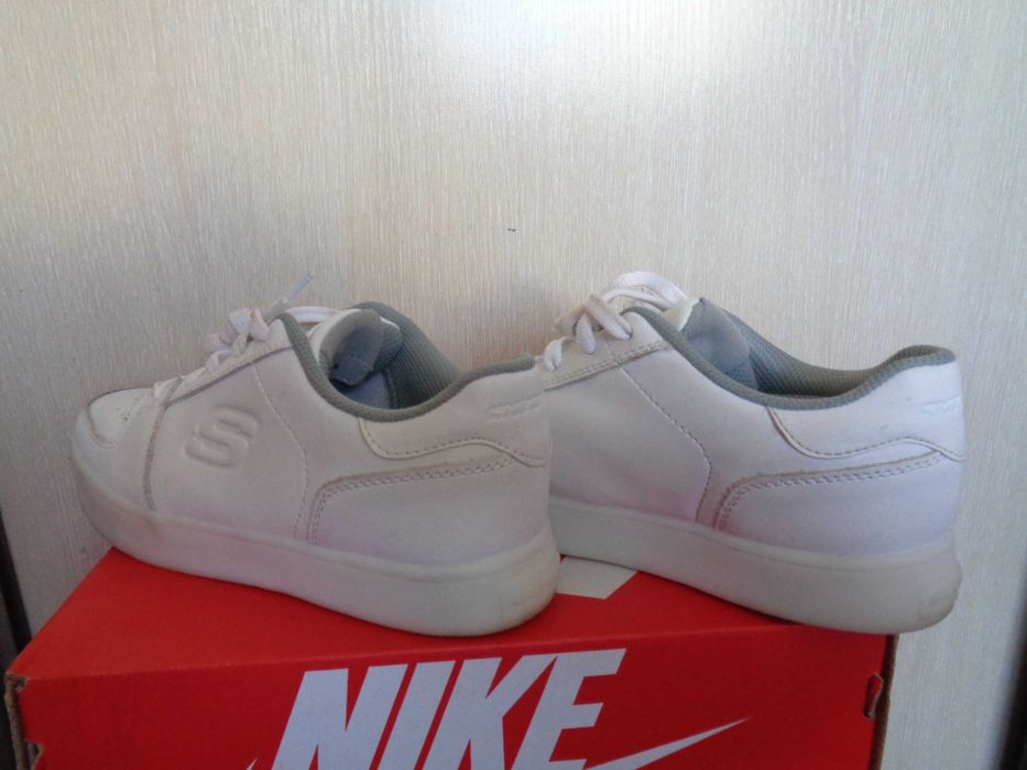 SKECHERS damskie 37.
