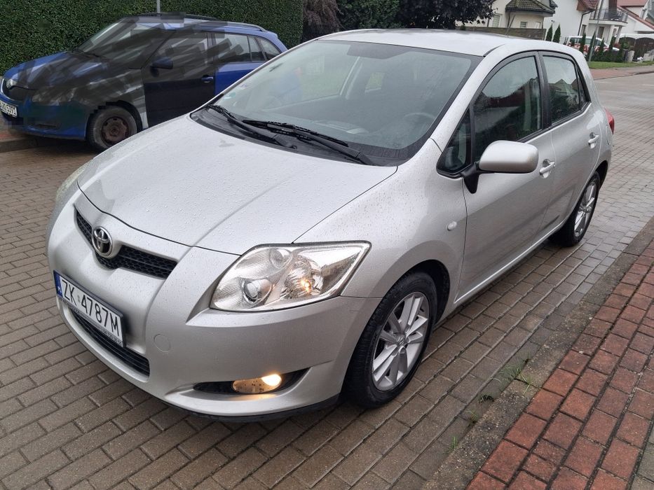 Toyota Auris 1.6 benz . z klimą elektryką alufelgi 5 drzwi