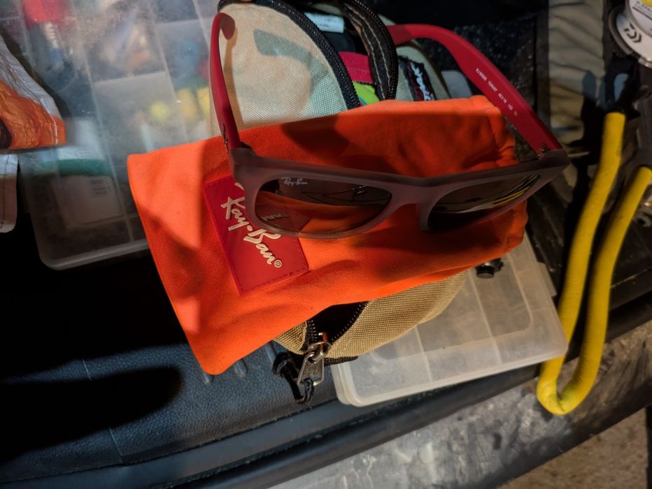 Óculos rayban criança transparente baço com haste vermelha