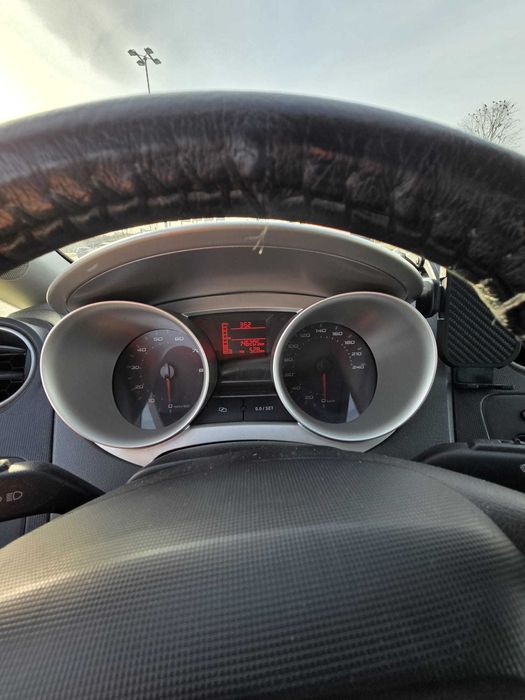 Seat Ibiza 4 samochód osobowy