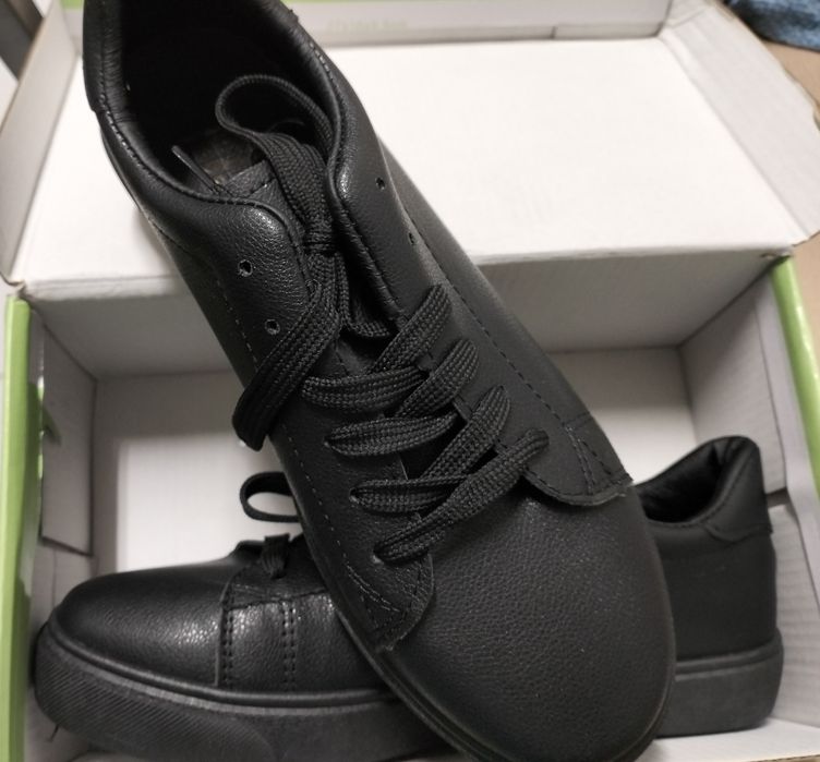 Tennis femininos pretos