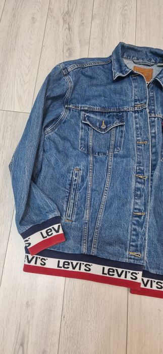 Levis  L.         .
