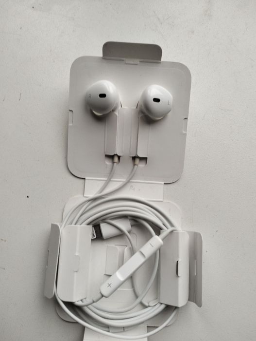 Наушники iPhone новые