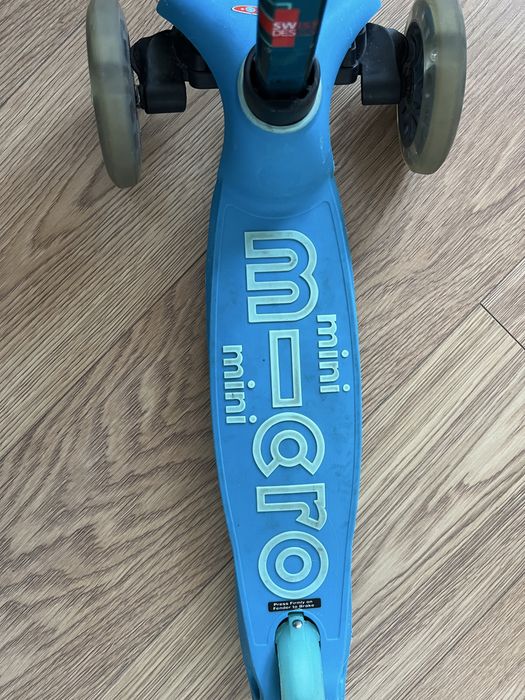 Mini Micro * trzykołowa zielona hulajnoga świecące kółka