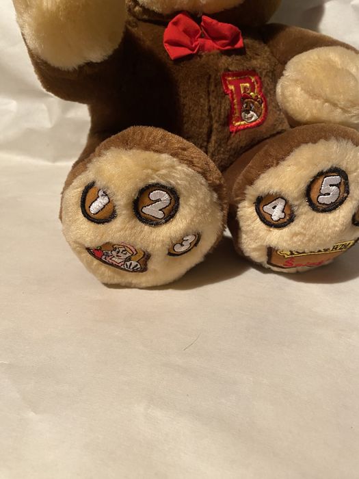 Miś opowiadający bajkę o Królewnie Śnieżce