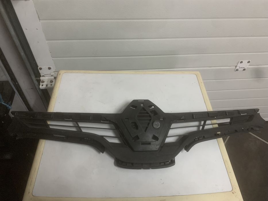 Grelha superior frontal Renault Megane 3