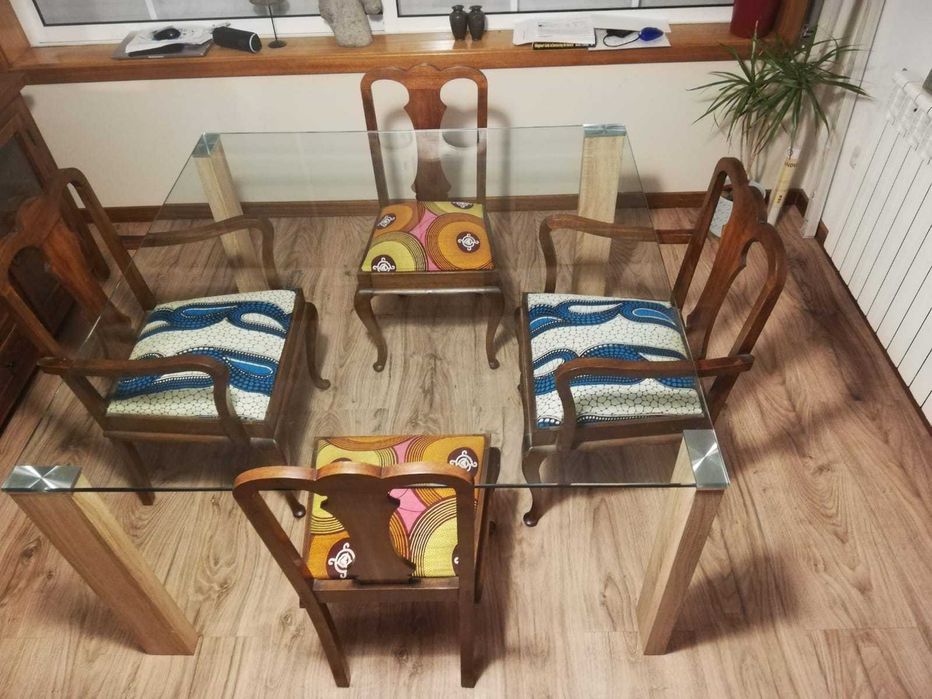Mesa de jantar para 8 pessoas, sem as cadeiras.