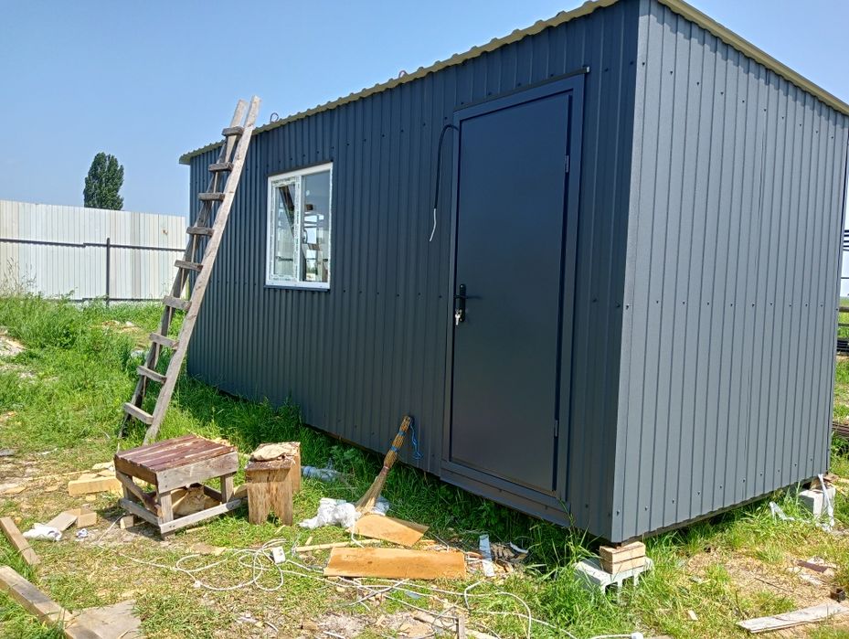 Дачні будиночки, вагончики, побутівки.