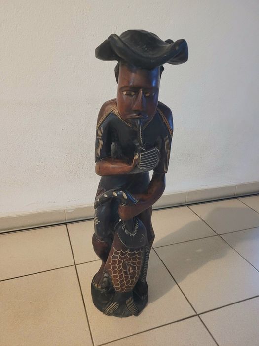 Estatueta de Madeira