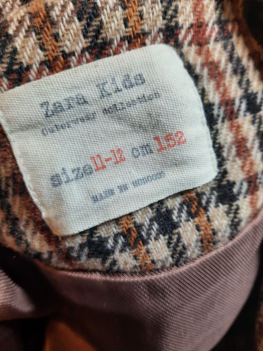 Brązowy płaszcz w kratkę z zary