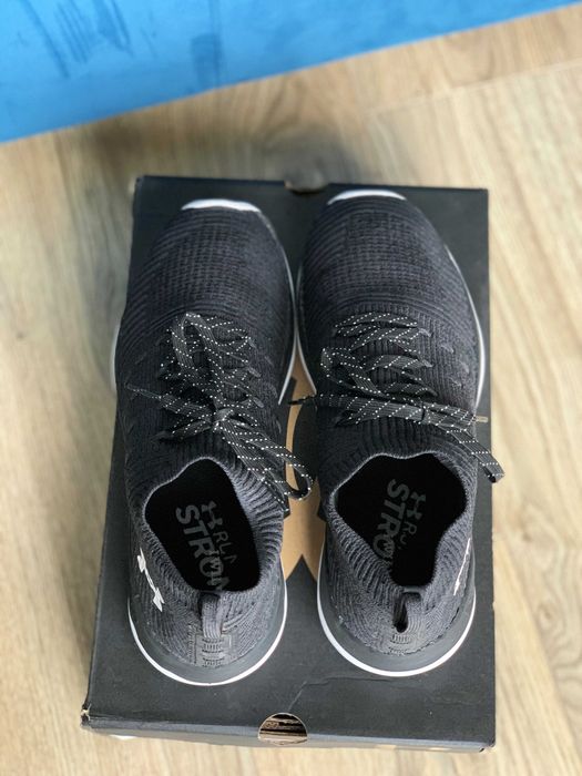 Czarne lekkie skarpetkowe buty Under Armour Slingflex Rise 40