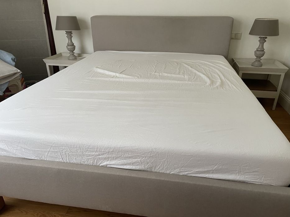 Łóżko  z wezglowiem tapicerowane 170/220cm