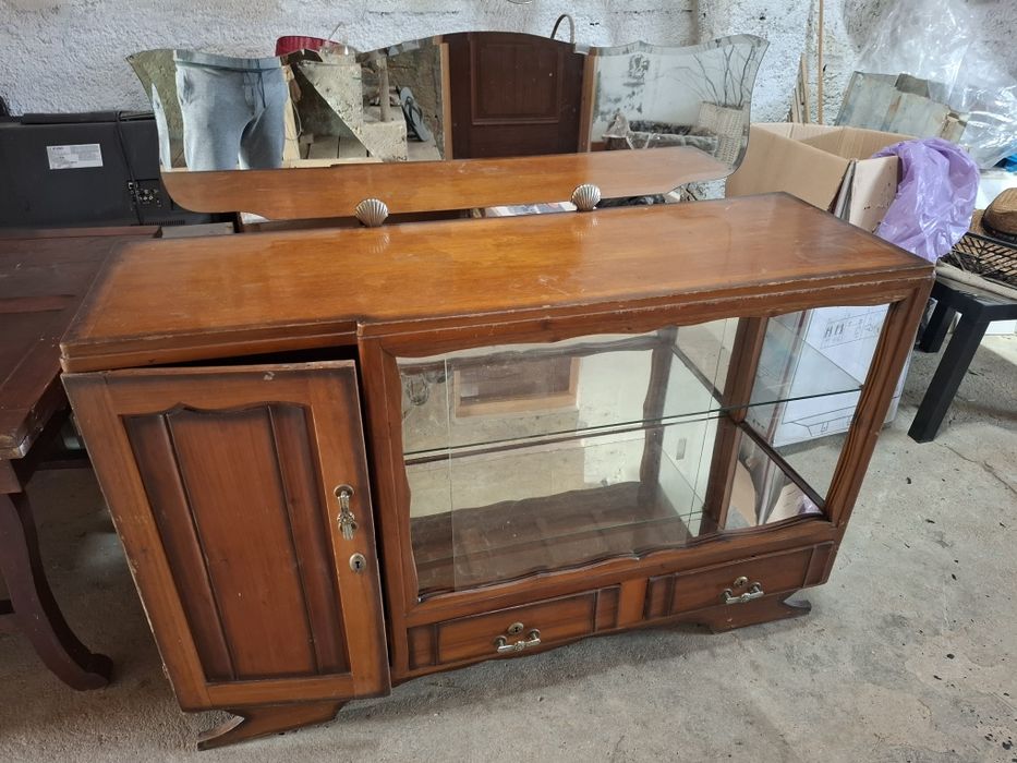 Móveis antigos para restauro