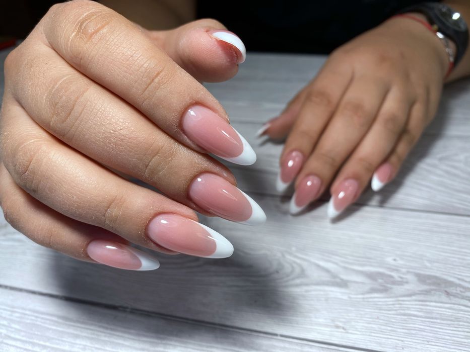 Нарощування нігтів, педикюр. ЦЕНТР, вул. СОБОРНА (наращивание ногтей)